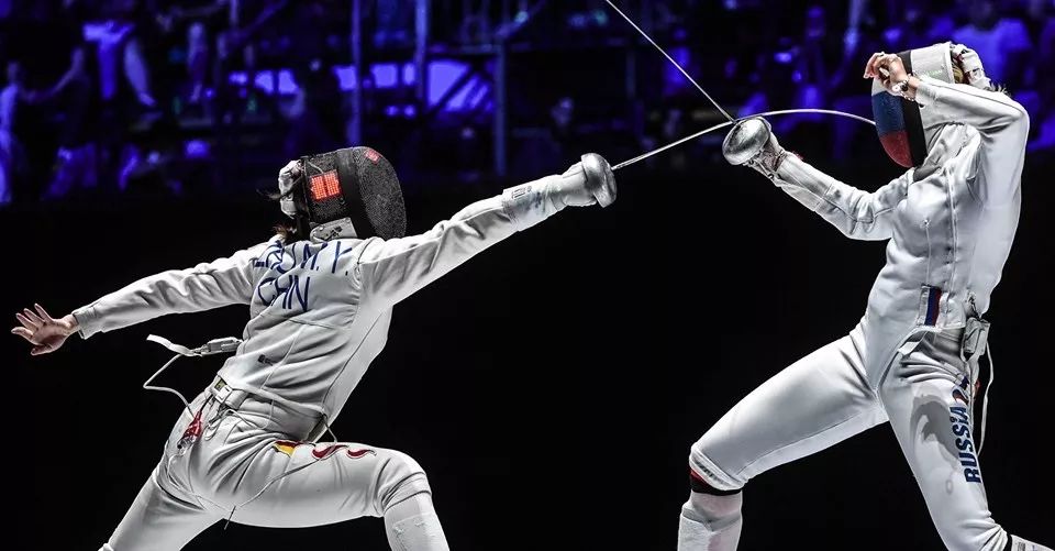 阿根廷运动员在击剑赛中勇夺冠军