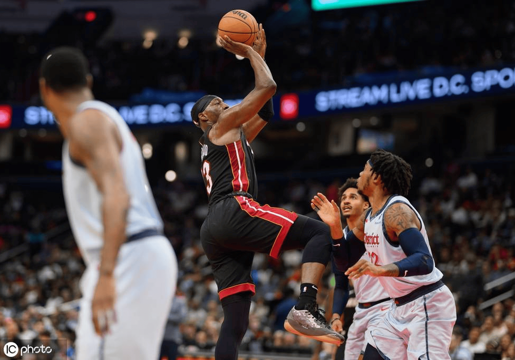 热火逆袭胜出，球队展现出色团队战术