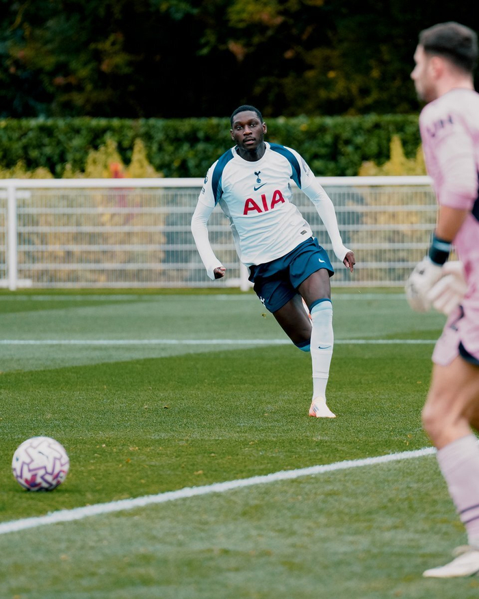 爱游戏官方入口-热刺前锋连进两球，助球队反超战局的简单介绍