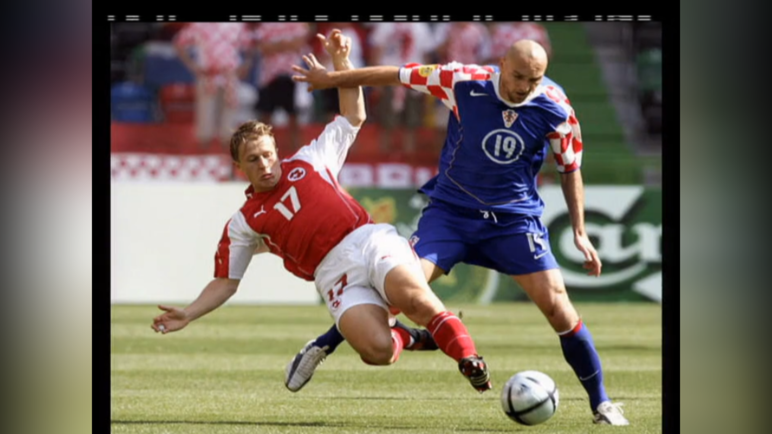 爱游戏tv-包含欧洲精英赛事火热进行，球队实力匹敌的词条