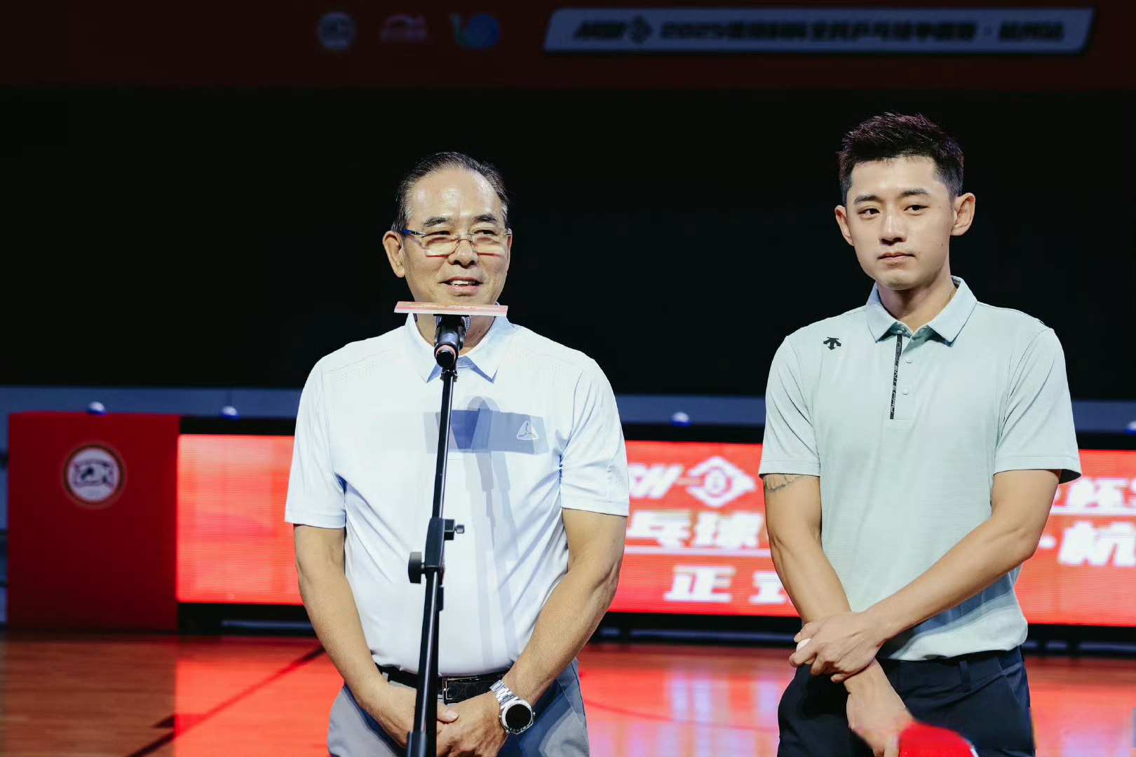 中国乒乓球队爆冷英国乒乓球队，张继科三分雨点燃全场的简单介绍