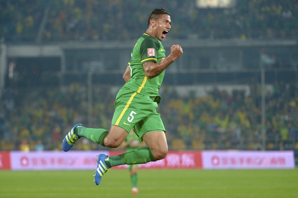 爱游戏-荷兰传奇球星现身训练场，为欧锦赛预选赛加油助威！的简单介绍