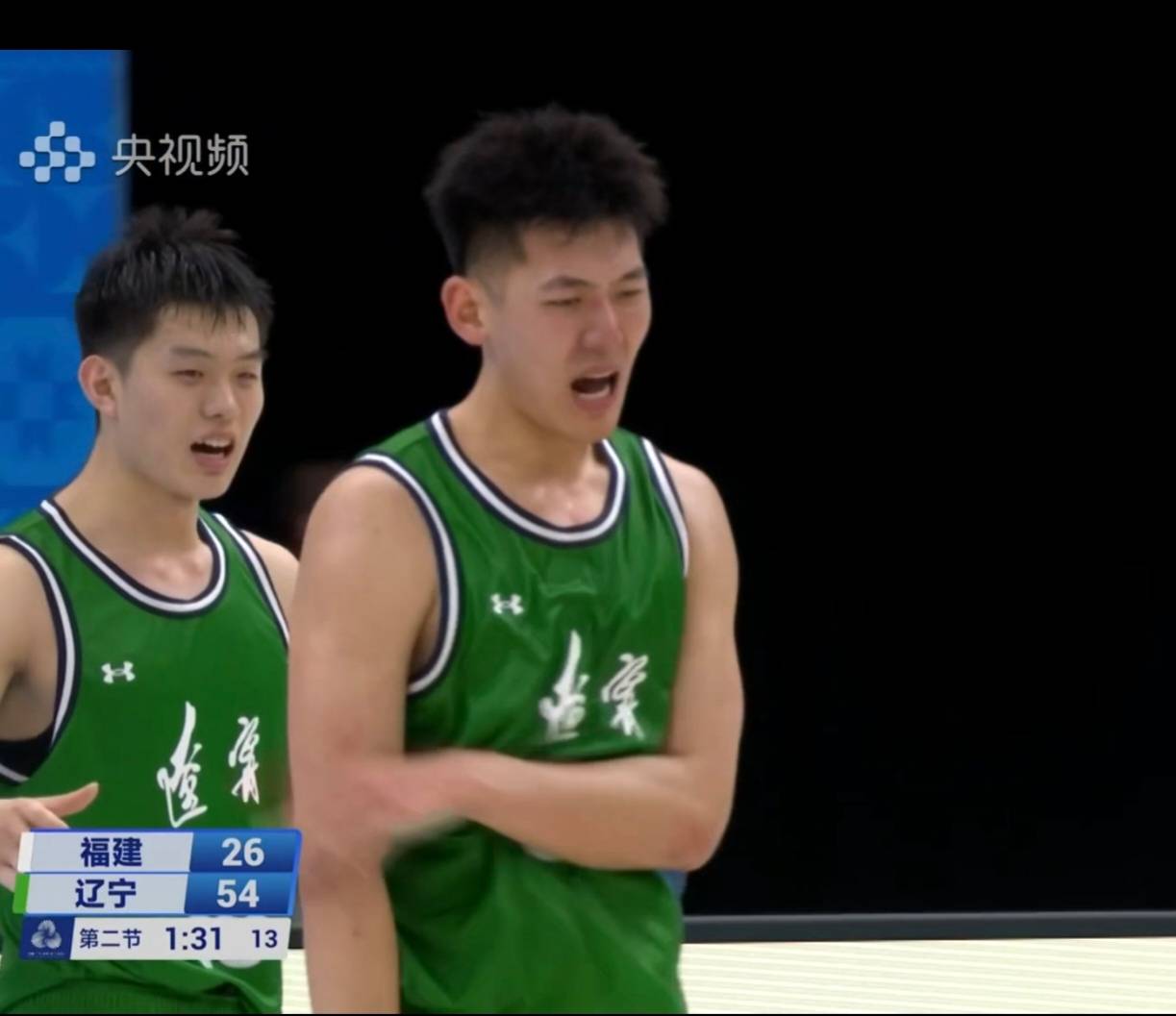 精彩瞬间连连发生,球员们拼尽全力 精彩瞬间连连发生,球员们拼尽全力