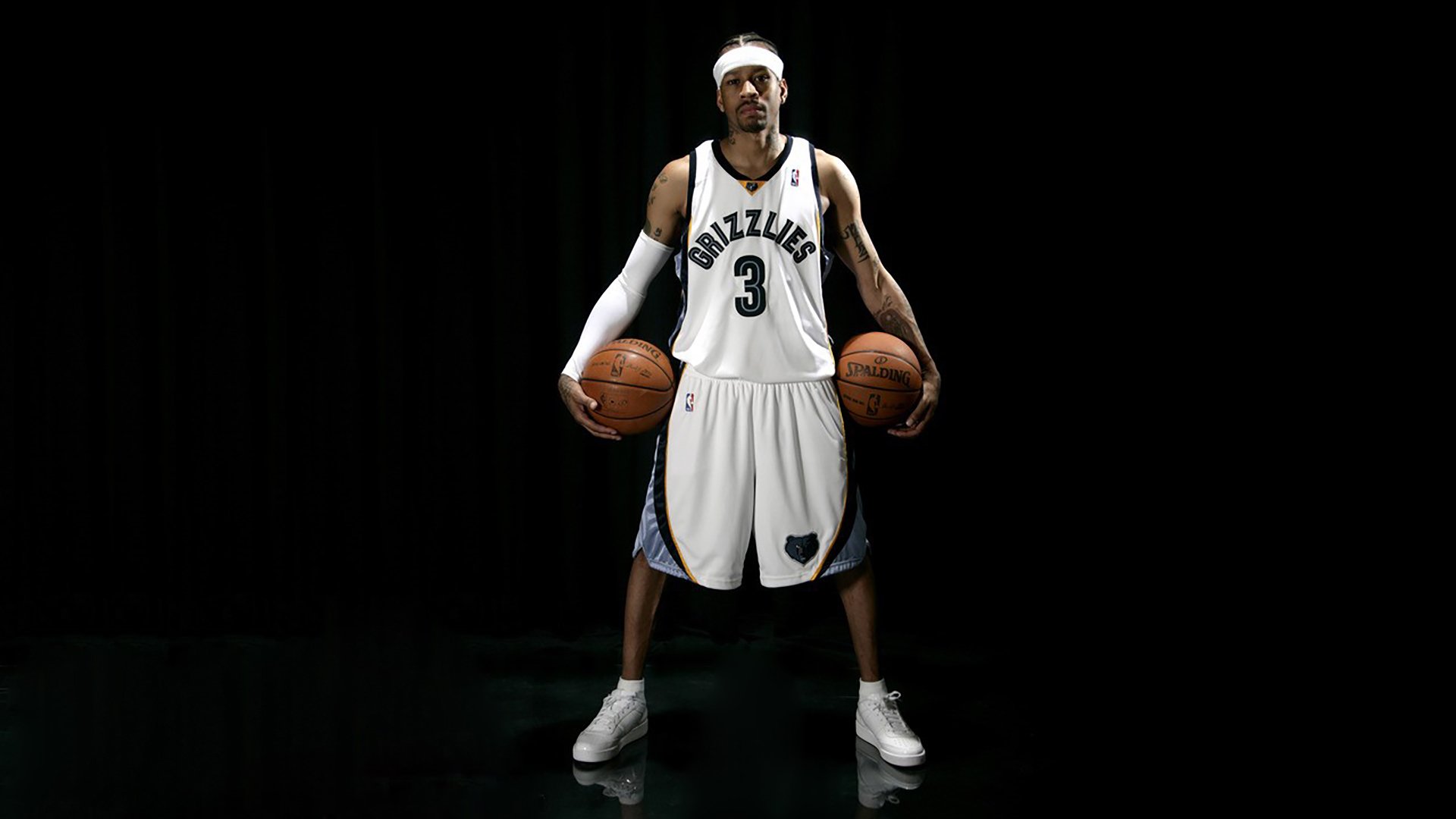 独行侠对阵太阳,恩比德防守端锁死对手,铸就内线铁壁