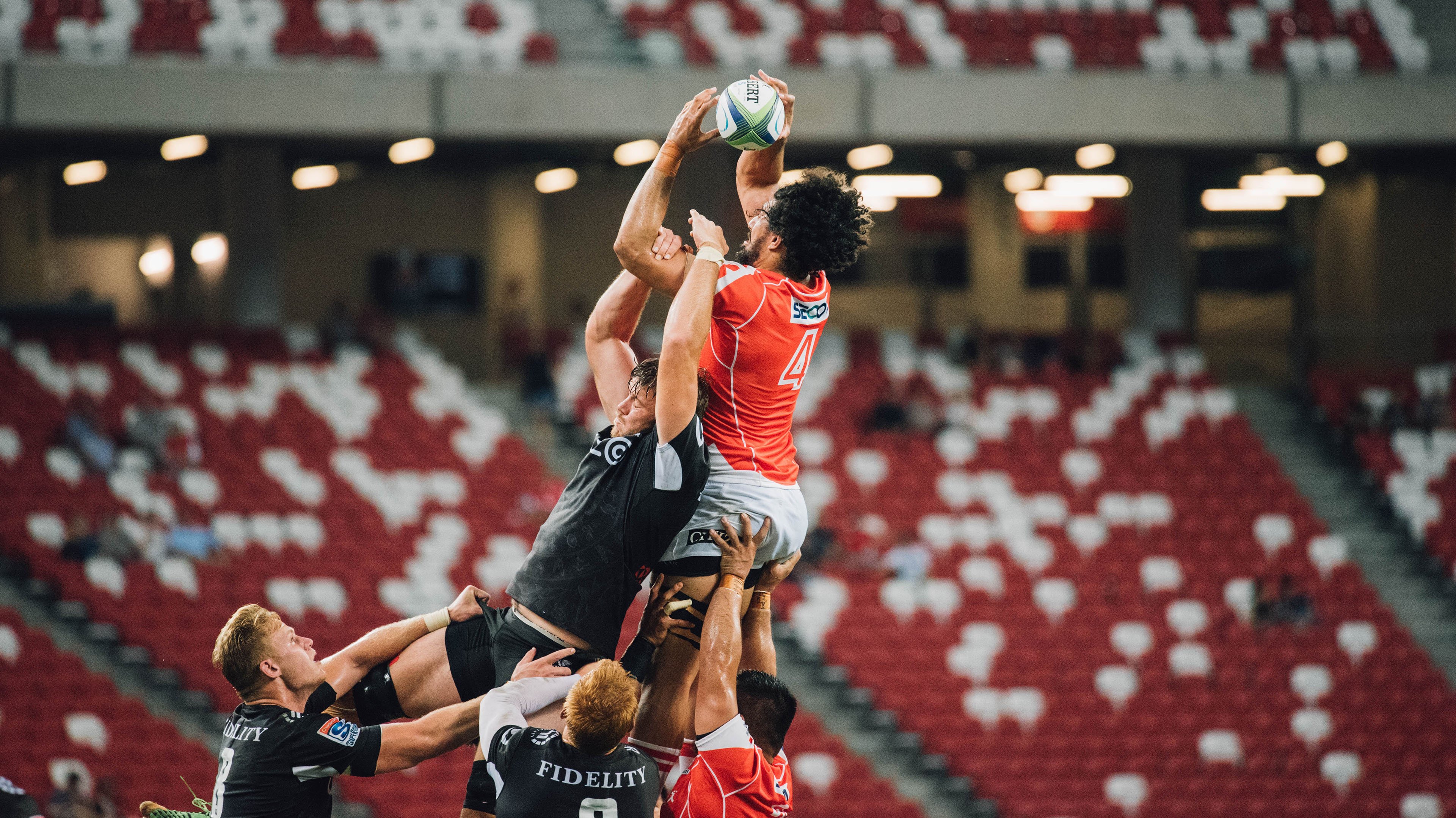 塞恩斯关键制胜，索伯车队完胜梅赛德斯，一场颠覆性的胜利